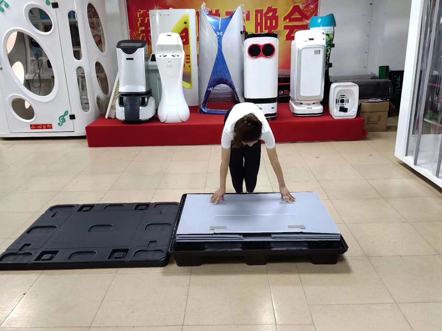 折叠式循环吸塑围板箱的折叠方法